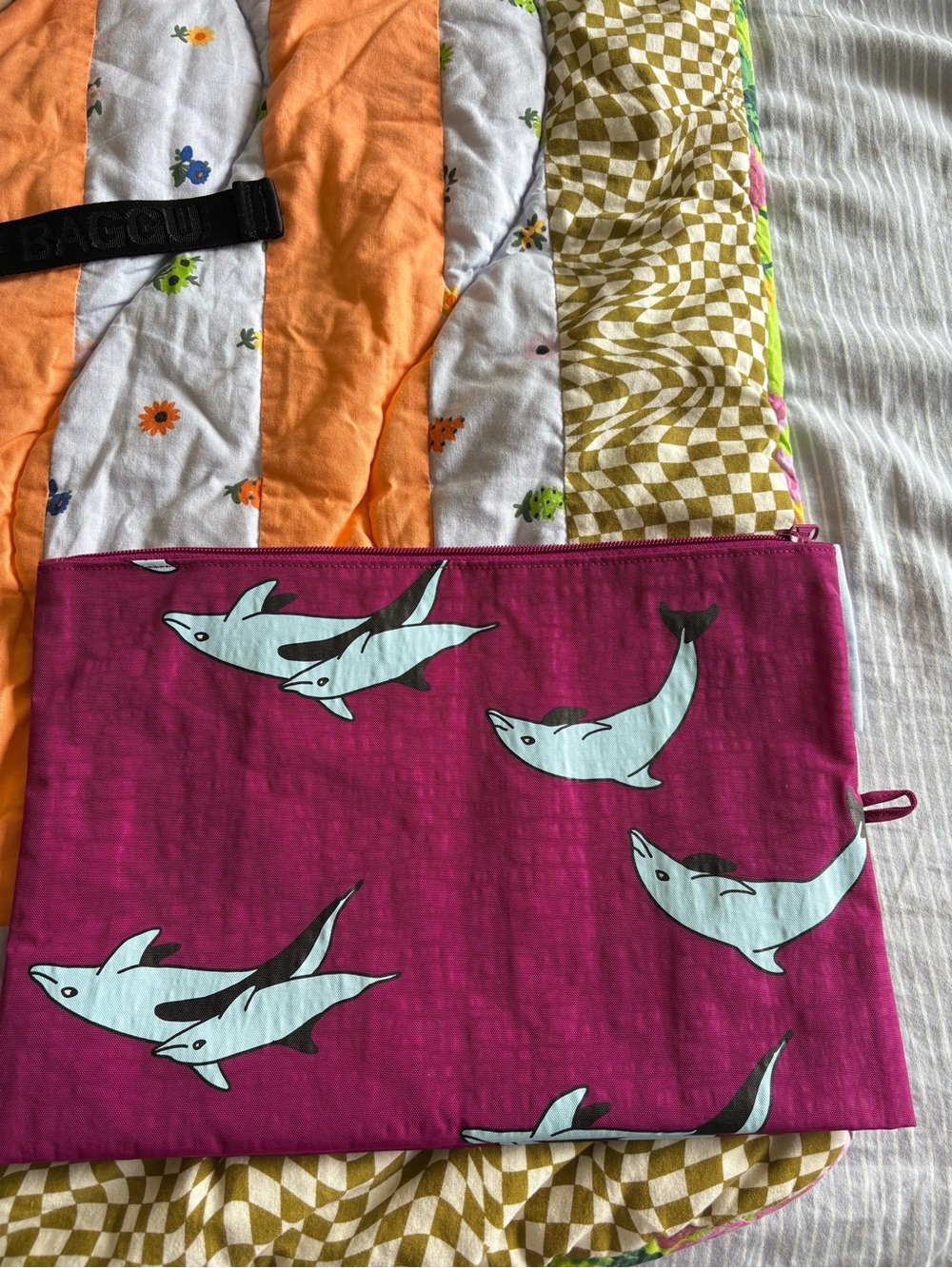 BAGGU Dolphin large Go Pouch